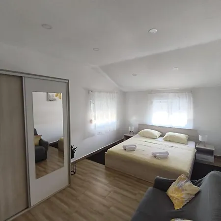 Apartman Turanj